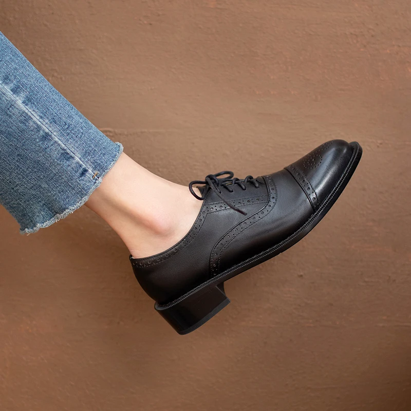 

Women Shoes Natural Leather pumps 22-24.5cm Brock Carving Elegant retro Popular in Europe and America platform heels black shoes