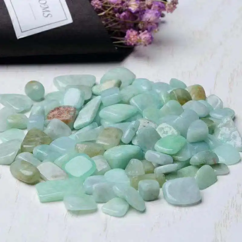 

The natural emerald crystal mineral MacAdam is a beautiful healing product