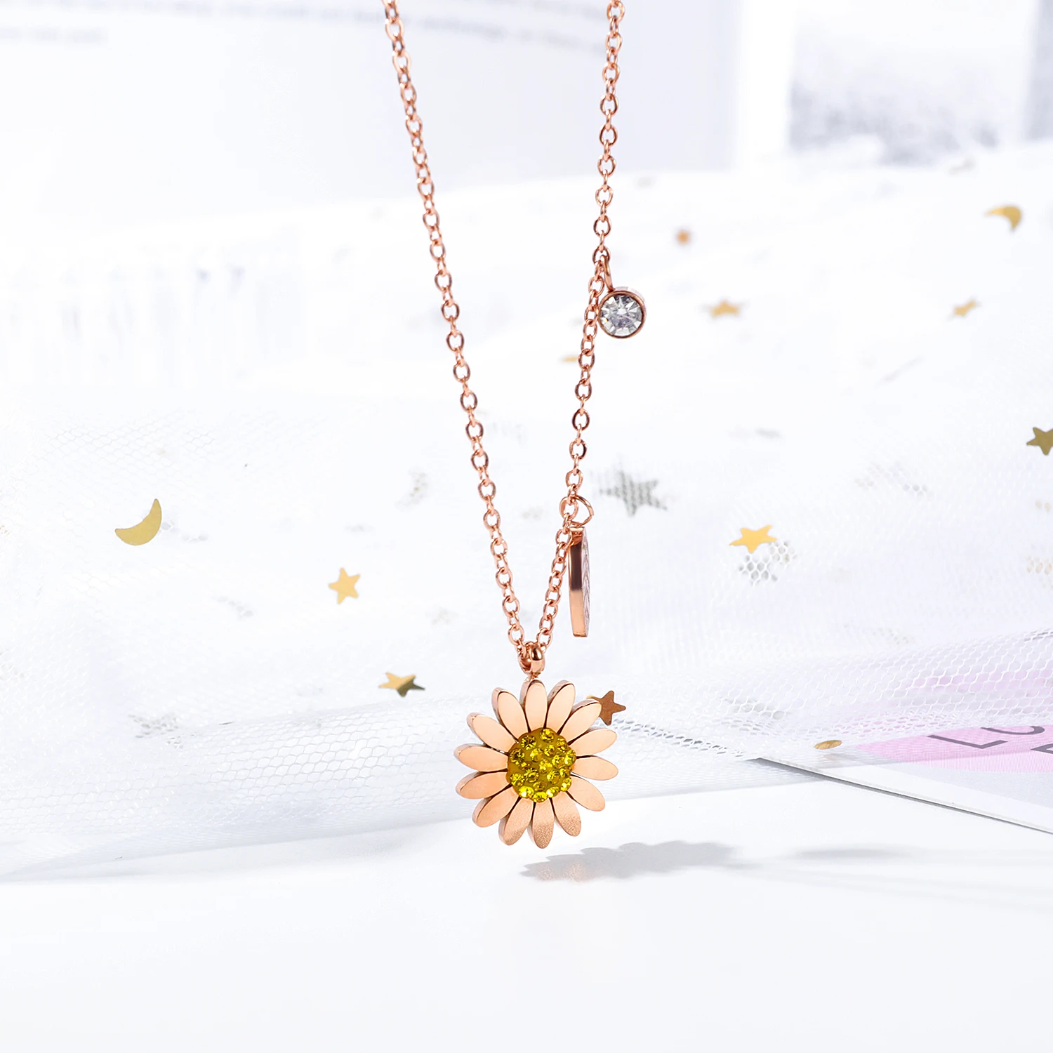 

OPK Women Chain Necklace Yellow birthstone Daisy 2020 Tredy Link Lady Stainless Steel Rose Gold Flower Pendant Jewelry 1648