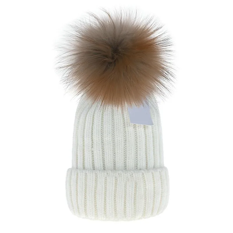 

2021 High quality winter hat for women fashion natural fur pompom Beanies Winter Wool Hats 100% fox Fur Pompom Hat