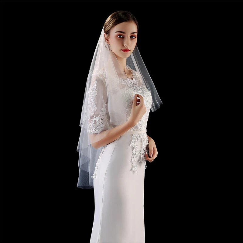 Модная двухслойная короткая свадебная вуаль с вырезами по краям и расческой 2021