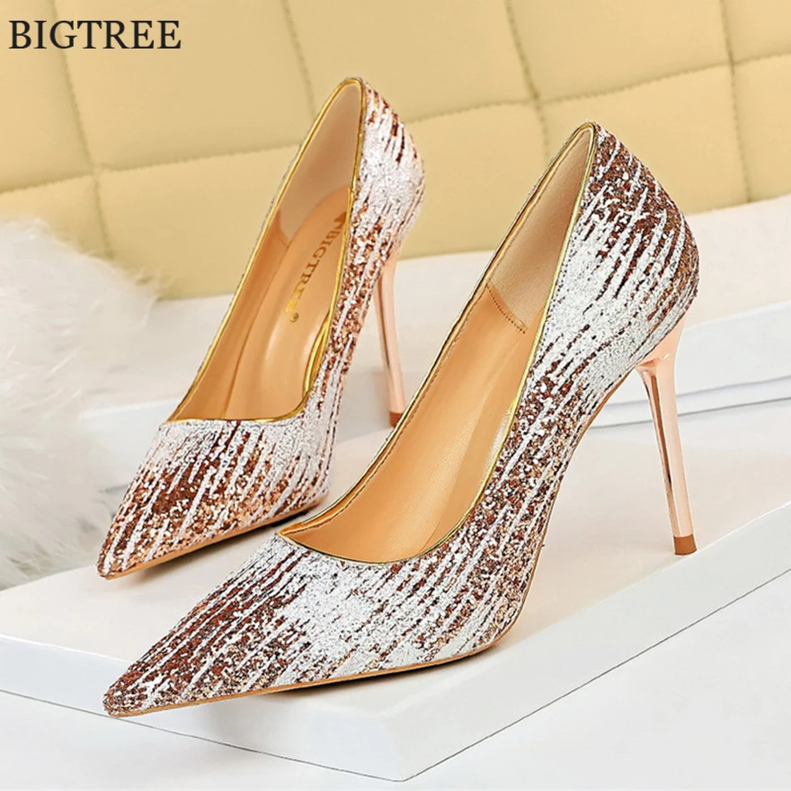 Бокал для шампанского женщин с ослепительными блестками классические туфли