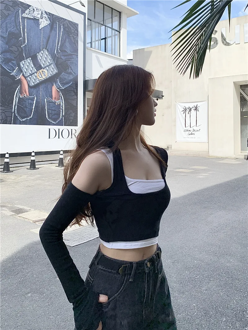 

Early Autumn Contrast Color Charade Sense of Design Short Slim Fit Slimming Strapless Sexy U Neck Mock Two-Piece Long Sleev