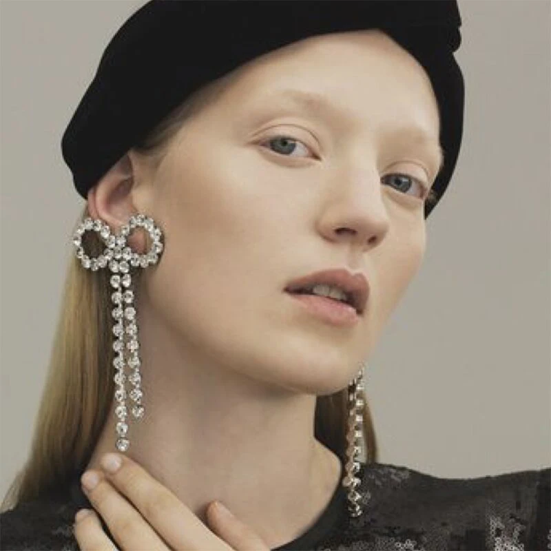 

Ultra-flash bow-tie ear clip inlaid with water drill zircon party dinner retro exaggerated fashion
