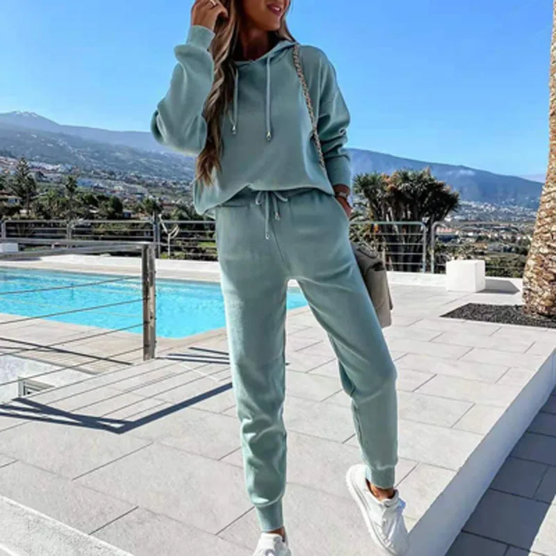 

2021 new women's winter sportswear two-piece long-sleeved loose fleece hoodie and trousers warm casual solid color suit