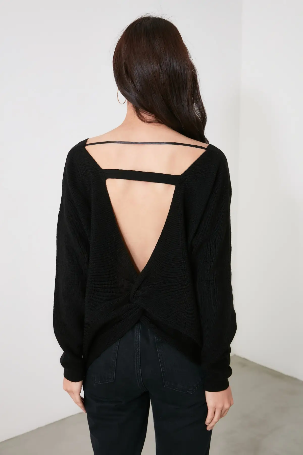 

Trendyol V Collar Knitwear Sweater TWOAW21KZ2620