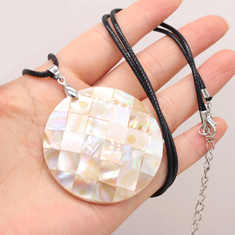 

High Quality Natural Shell Alloy Pendants Exquisite Mosaics Round Necklaces Exquisite Jewelry Men Women Couples Banquet Gift 1PC
