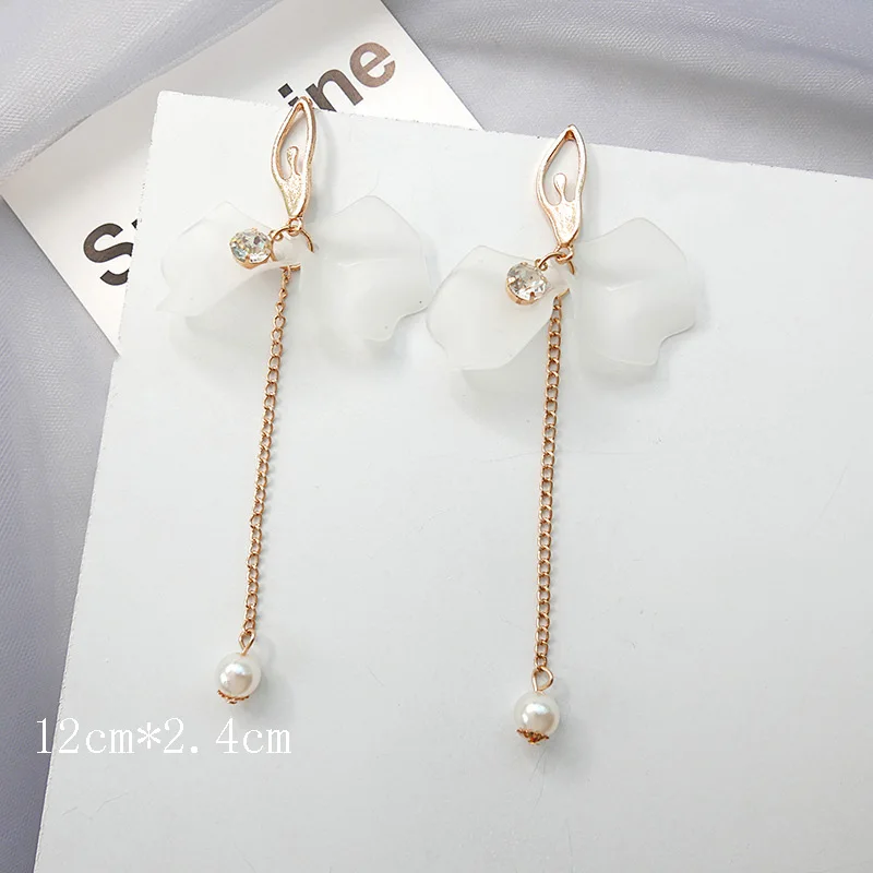 

Korean White Arcylic Long Flower Petal Drop Earrings for Women 2020 New Cute Sweet Irregular Tassel Earrings Trendy Jewelry Gift