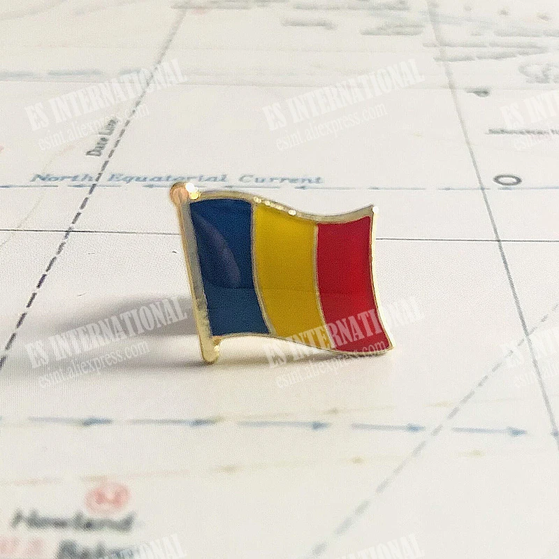 

Chad National Flag Lapel Pins Crystal Epoxy Metal Enamel Badge Paint Brooch Souvenir Suit personality Commemorative