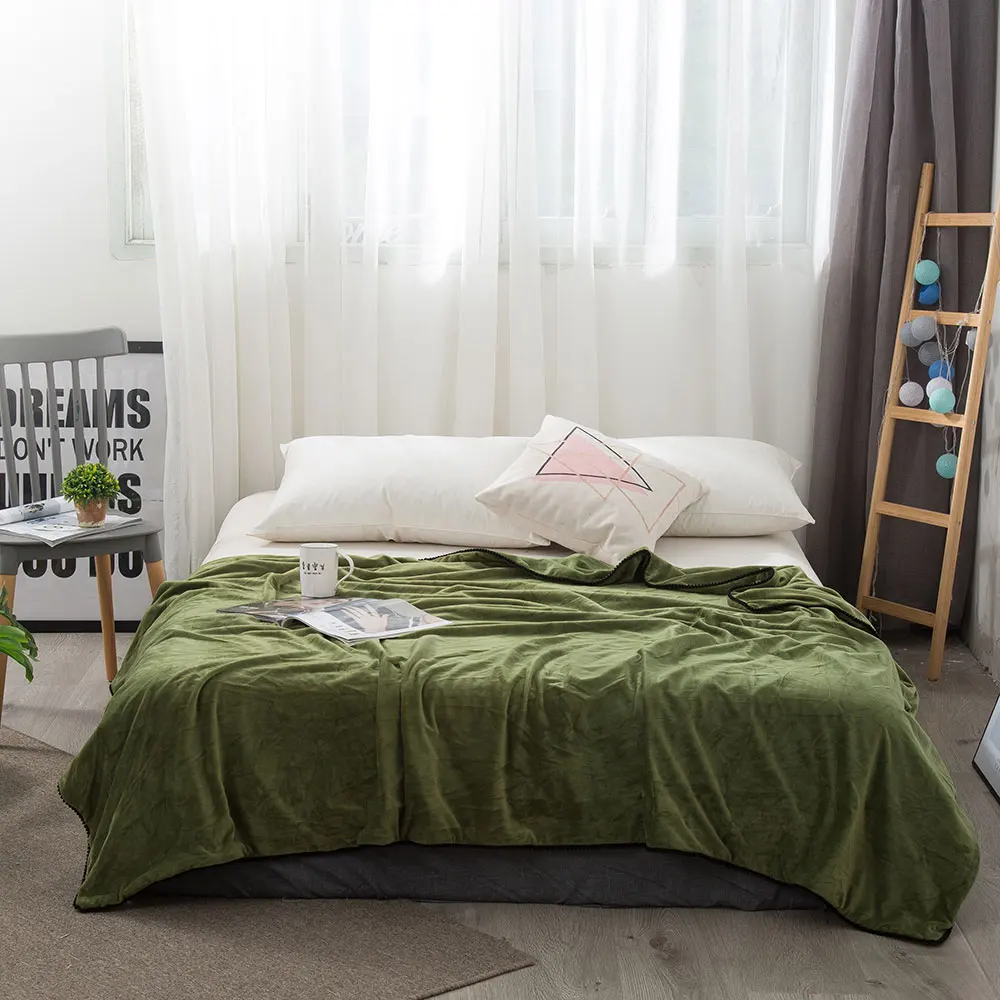 Многофункциональное бархатное теплое постельное одеяло однотонное Зеленое с