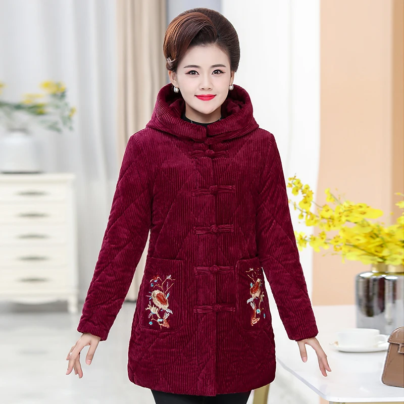 

Новинка для женщин среднего возраста Вельветовая ткань с вышивкой цветы плюс бархатная Толстая зимняя длинная куртка с капюшоном женская зимняя куртка
