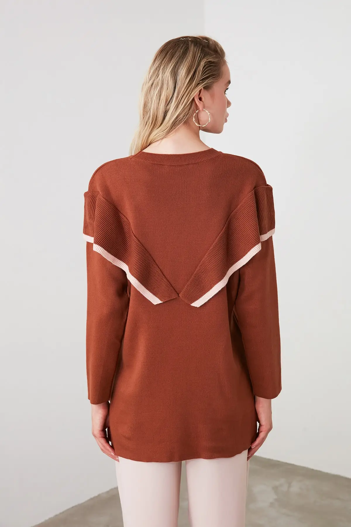 

Trendyol Flounces Knitwear Sweater TWOAW21KZ0038