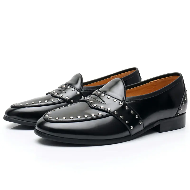 

ERRFC Designer Men's Black Dress Shoes Fashion British Luxury Rivets Charm Leisure Patent Leather Shoes Man Loafer Party Shoes