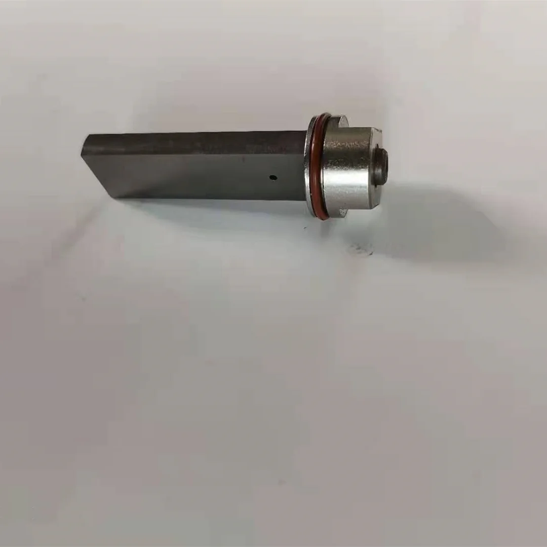 Смесительная камера и насадка используются в слитном пенораспылителе