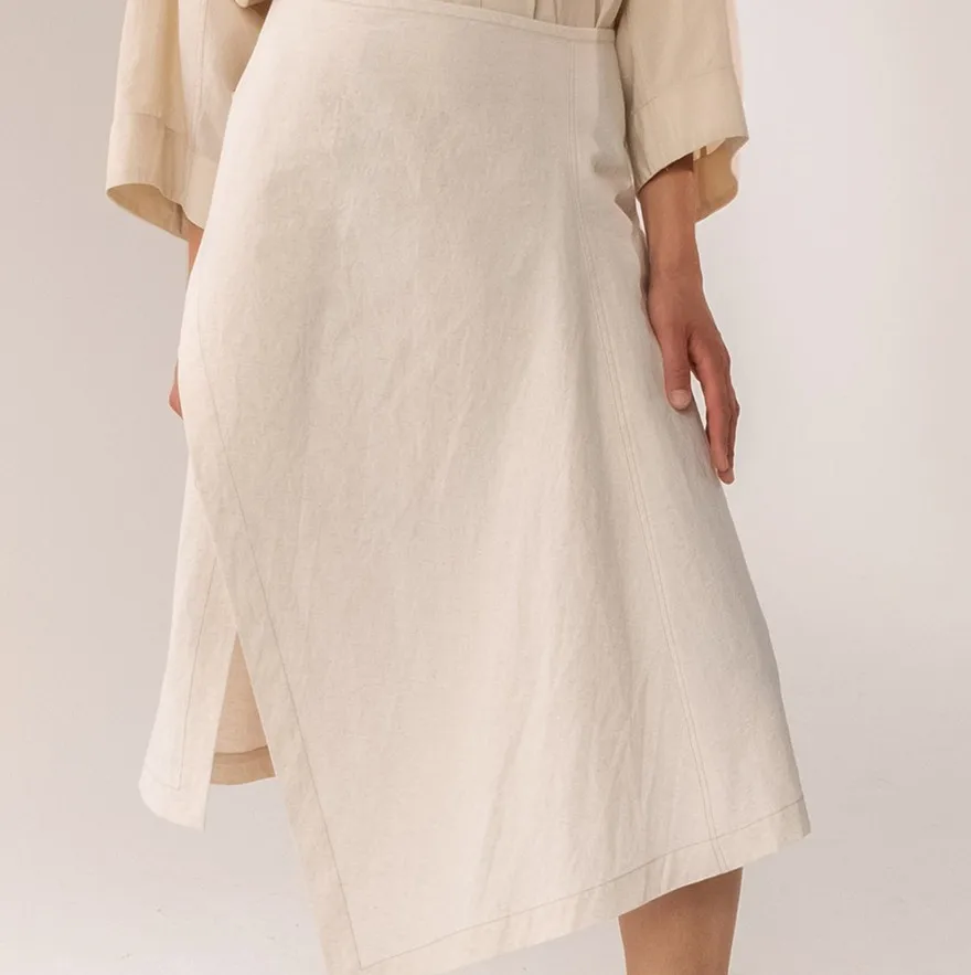 Женская юбка темно-карточка/белая/черная льняная хлопковая цельная триколор |