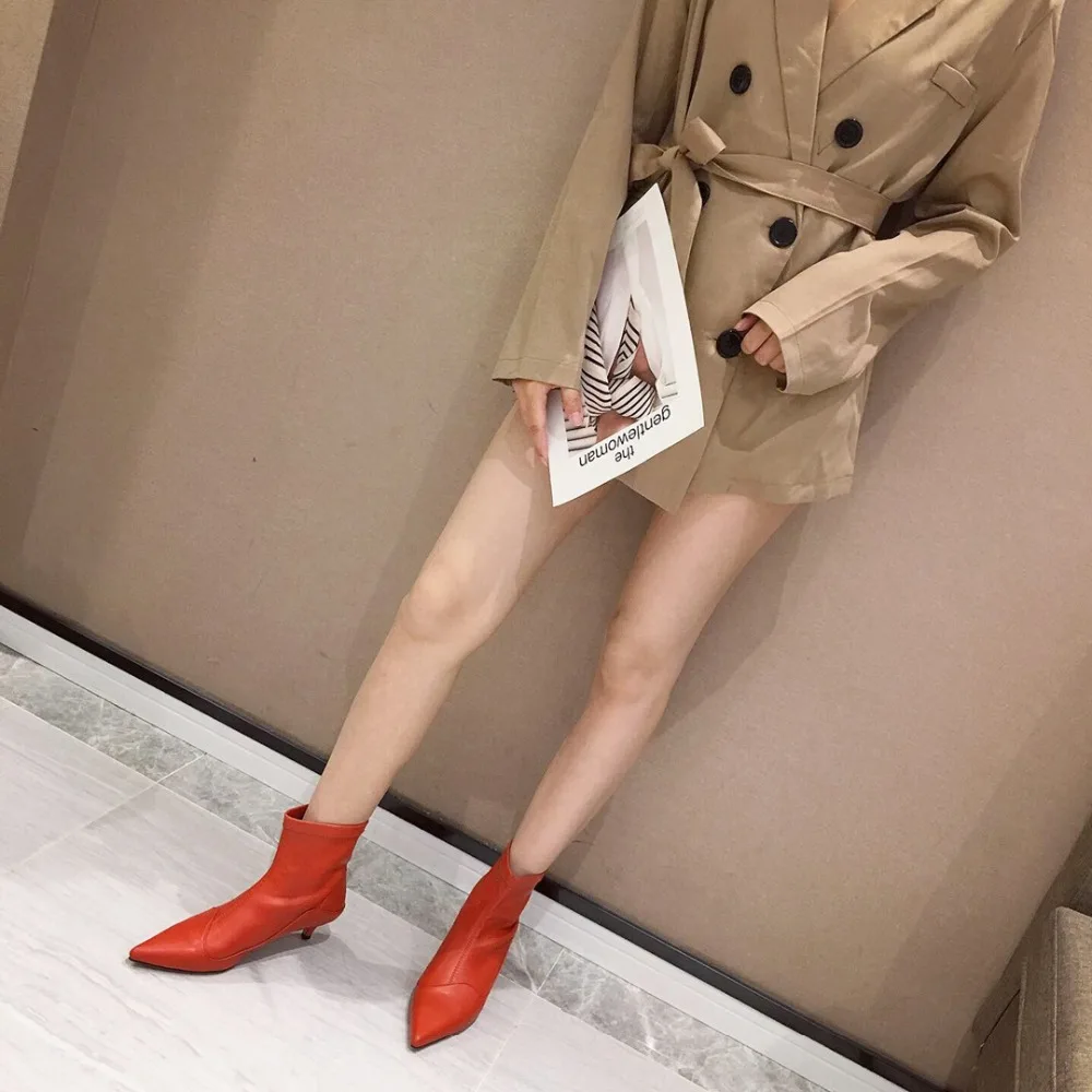 Bootee/женские ботинки г. Обувь с острым носком женские ботинки Martins на низком каблуке со шнуровкой женские ботильоны на резиновой подошве с острым носком