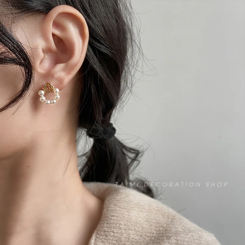 

South Korea Elegant Pearl Earrings New Style Tide Petite Earrings Female Design High Grade Circle Earrings