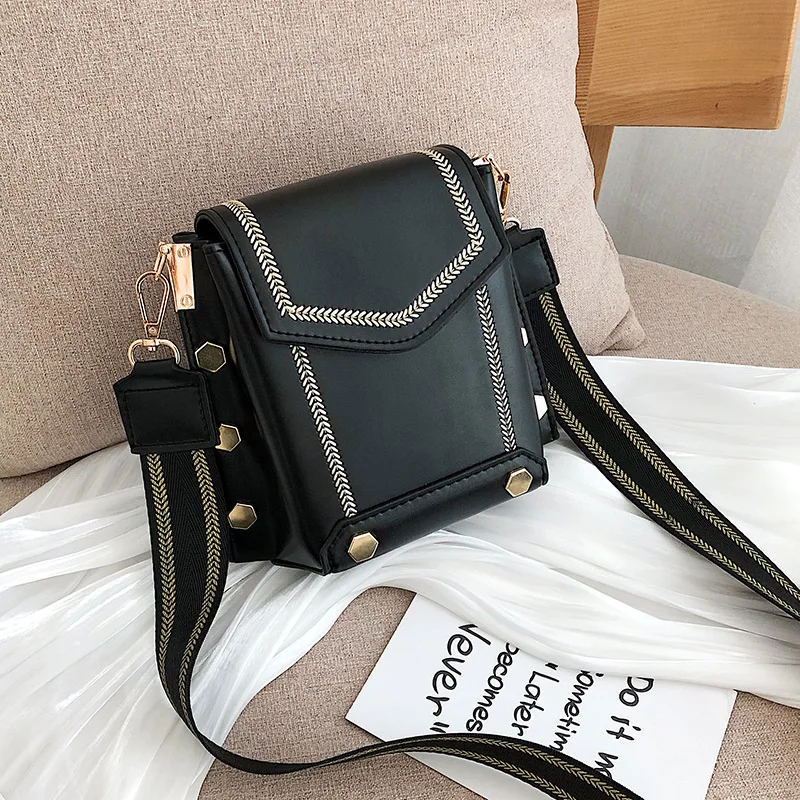 

YANIGELAN 2021 New Rivet Totes Shoulder Bag Mobile Cell Phone Crossbody Pack Luxury PU Messenger Handbags Borse Da Donna Firmate