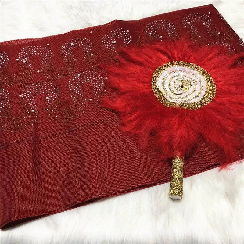 Дизайн Африканский ручной вентилятор перо с ASO OKE соответствующие для женщин Свадебная вечеринка использовать нигерийский Стиль вентилятор