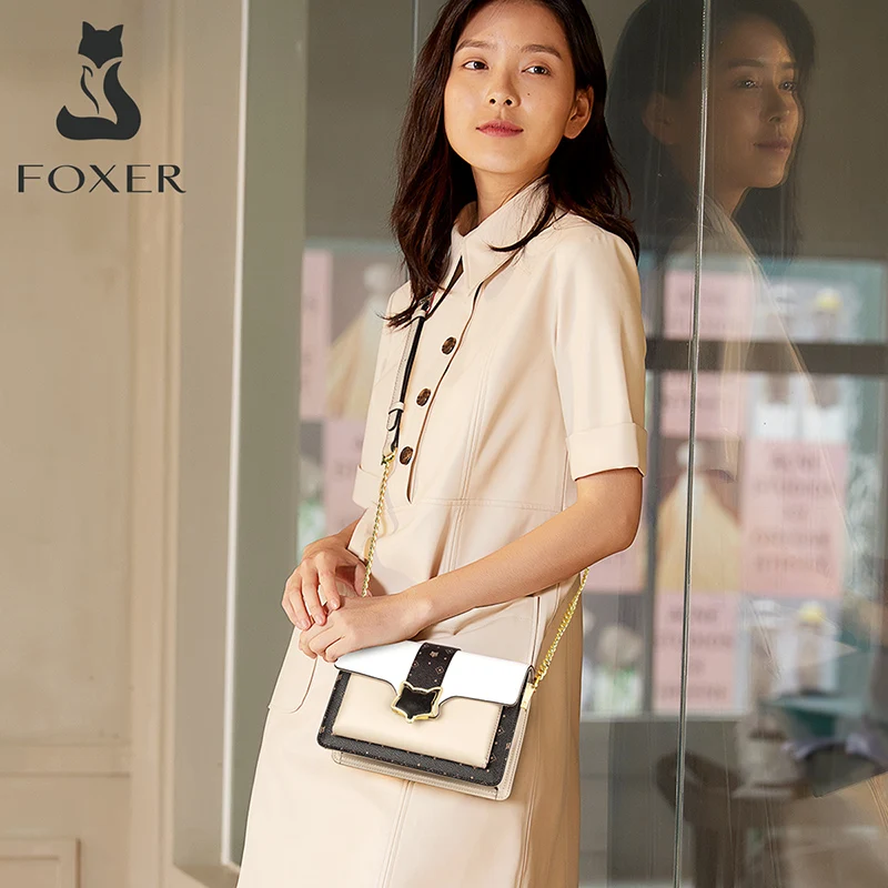 Женская кожаная сумка конверт FOXER черная элегантная Кроссбоди на цепочке с