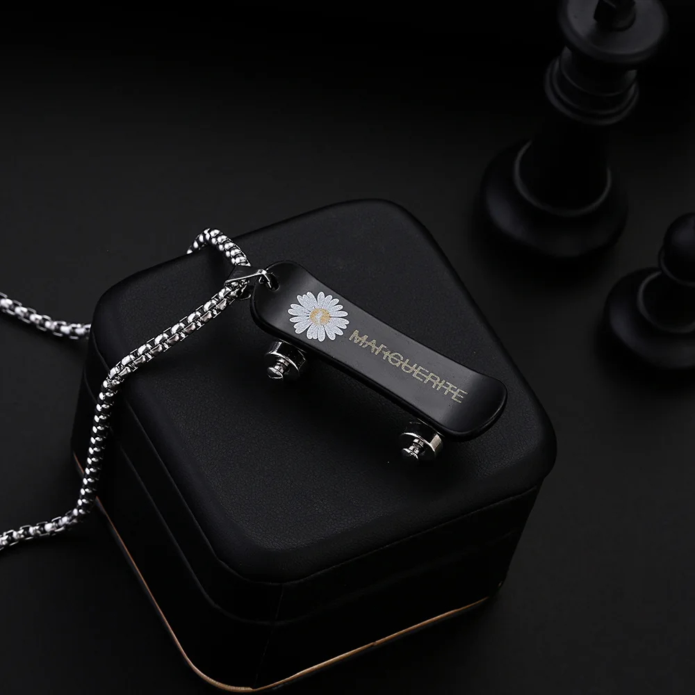 Модное маленькое ожерелье Маргаритка титановая сталь Мужская подвеска скутер