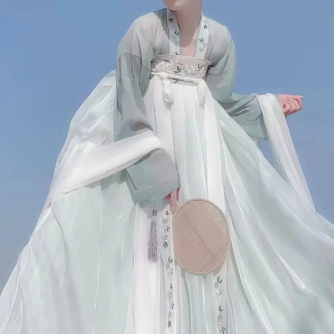 

One tree pear flower cabbage original Hanfu female student element female full chest skirt big skirt embroidered Hanfu