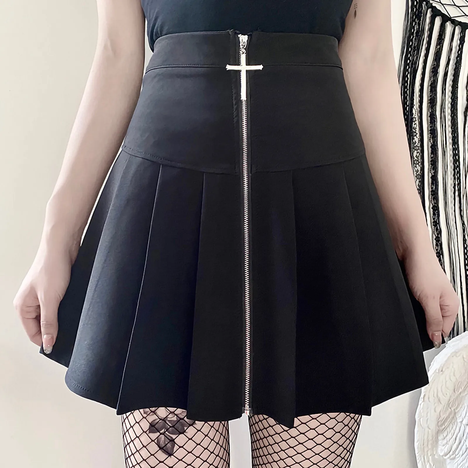 

Female high-quality sexy mini skirt with metal zipper high waist versatile and thin pleated skirt college style