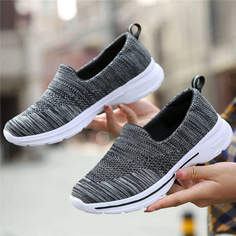 Женские теннисные туфли черные износостойкие спортивные для фитнеса и активного