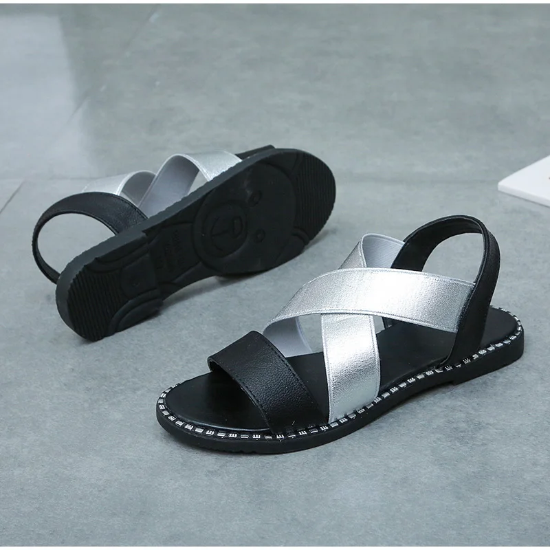 Классические женские сандалии на плоской подошве с эластичным ремешком Женская