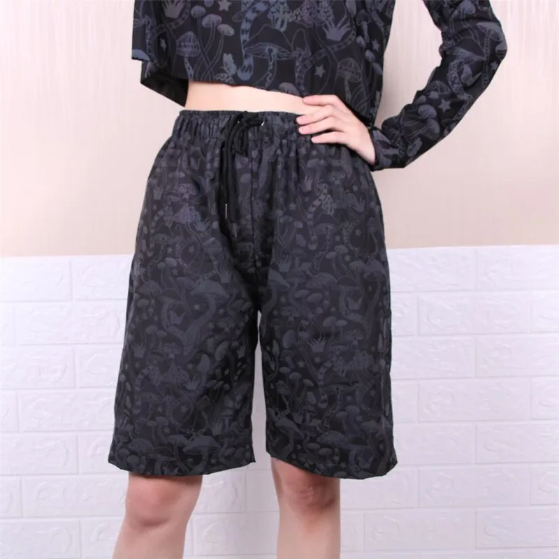 

Men Hip Hop Night Dance Colorful Reflective Mushroom Bermuda Shorts Man Harajuku Streetwear Drawstring Casual Joggers Shorts
