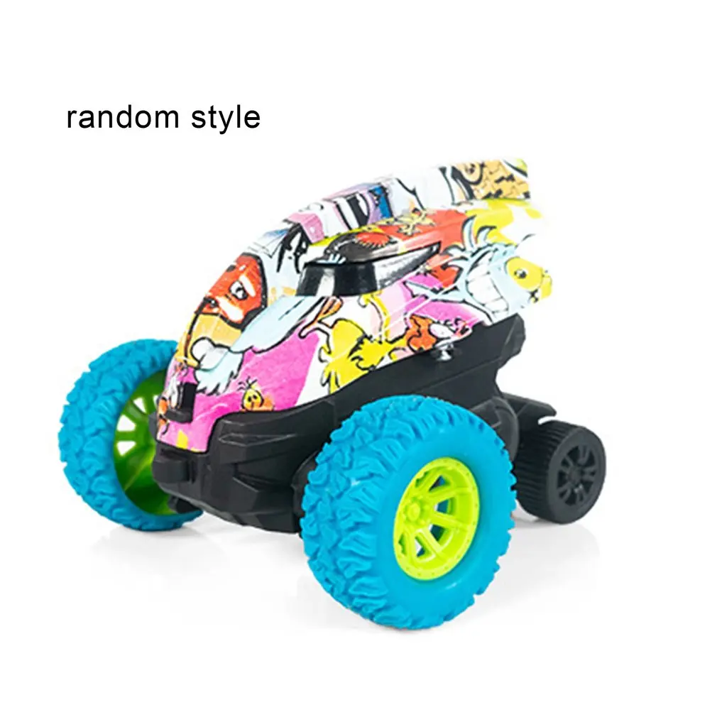 Инерционный внедорожный игрушечный автомобиль может вращаться на 360 градусов