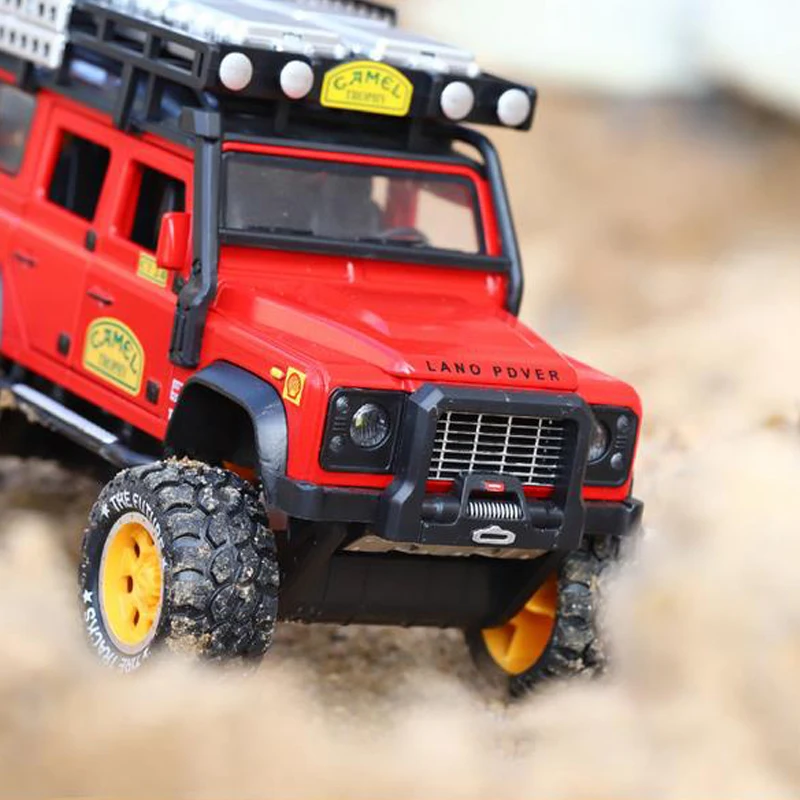 1:28 литая под давлением модель автомобиля Land Rovers Suv Металлический Игрушечный Автомобиль со звуком, подвесной светильник для детей, подарок для отслеживания - Цвет: Красный