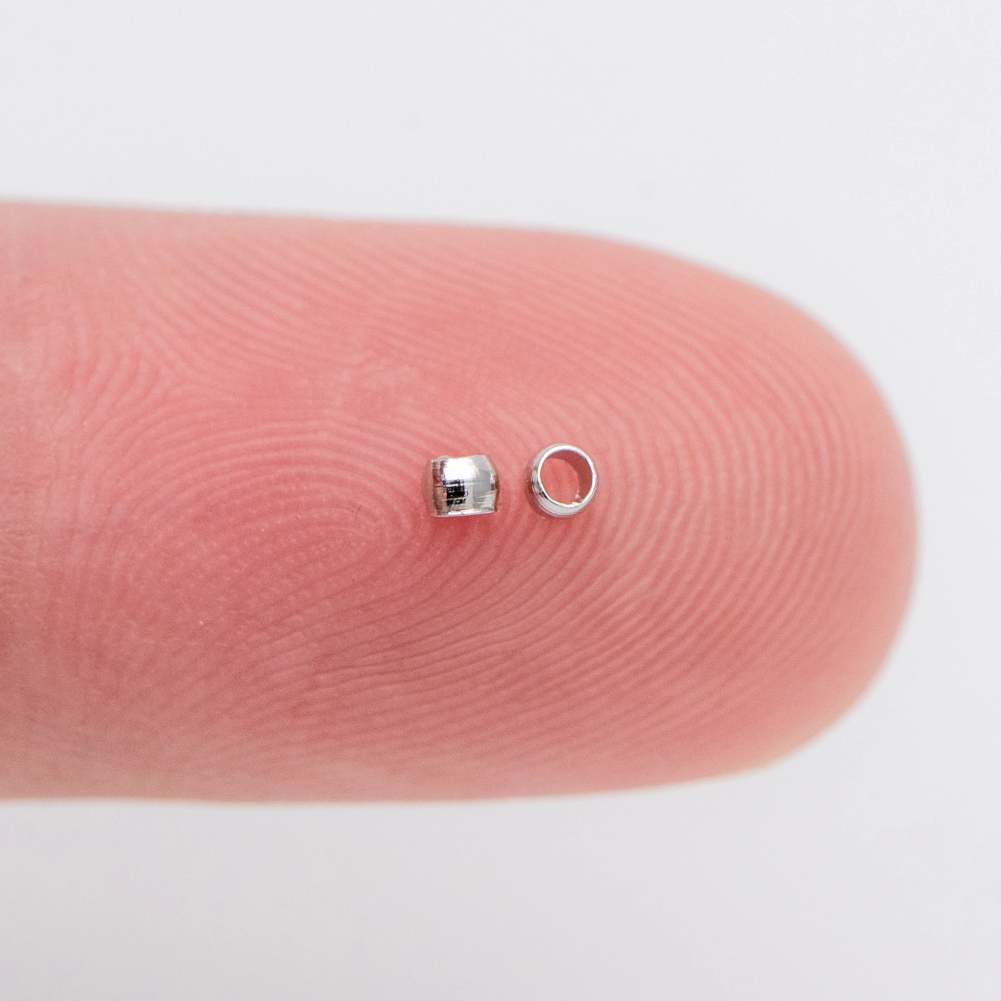 500 шт./упак. латунные обжимные бусины с золотым/родиевым покрытием 2 мм не содержит