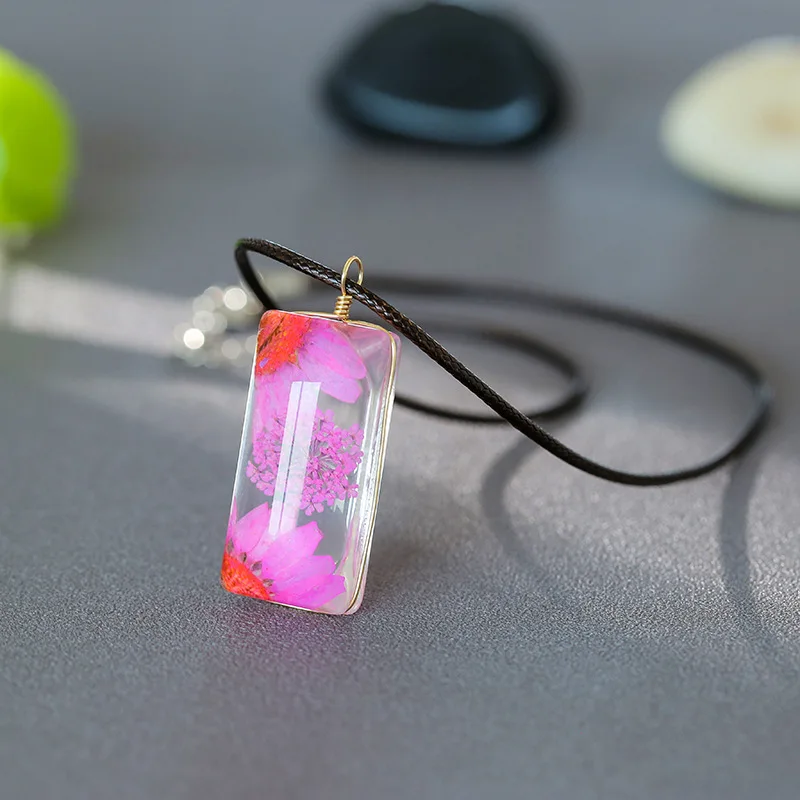 Ожерелье из натурального камня с белыми кристаллами ожерелье разноцветных