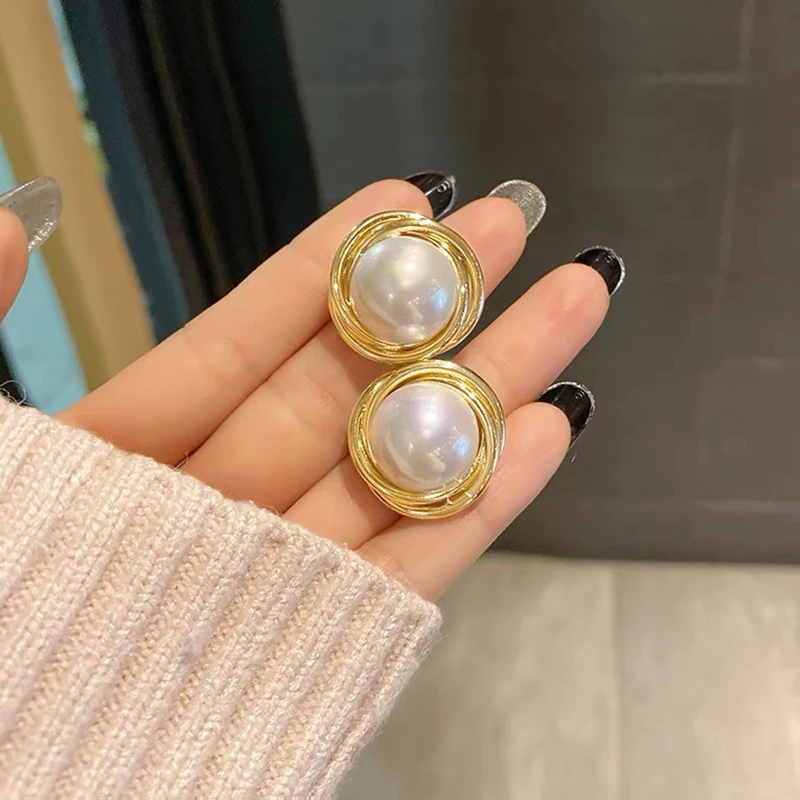 

Fashion Korean Oversized Pearl Stud Earrings for Women Bohemian Golden Round Pearl Wedding Earrings Jewelry