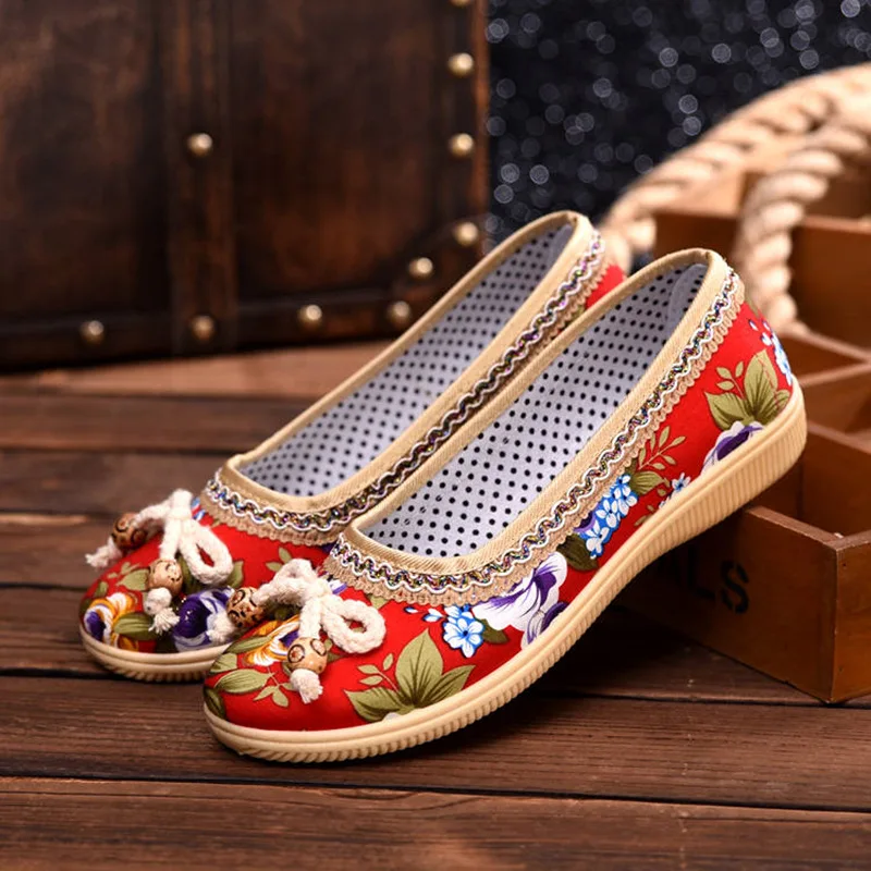 

Soft Bottom Elderly Embroidered Shoes Heighten Shoes Ethnic Style Women's Shoes Light And Breathable