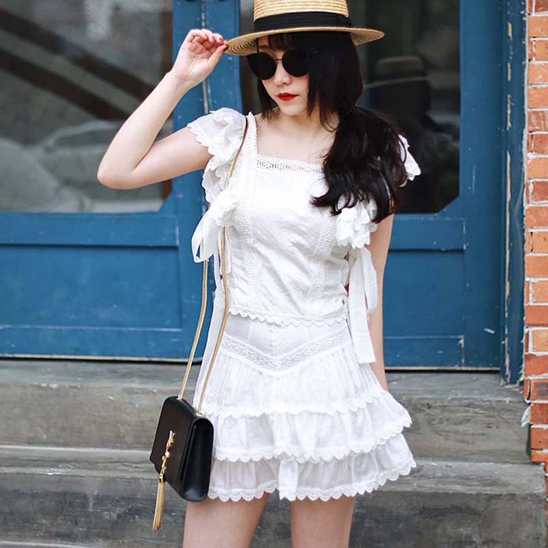 Женский комплект из 2 предметов облегающий короткий с вышивкой и кружевной