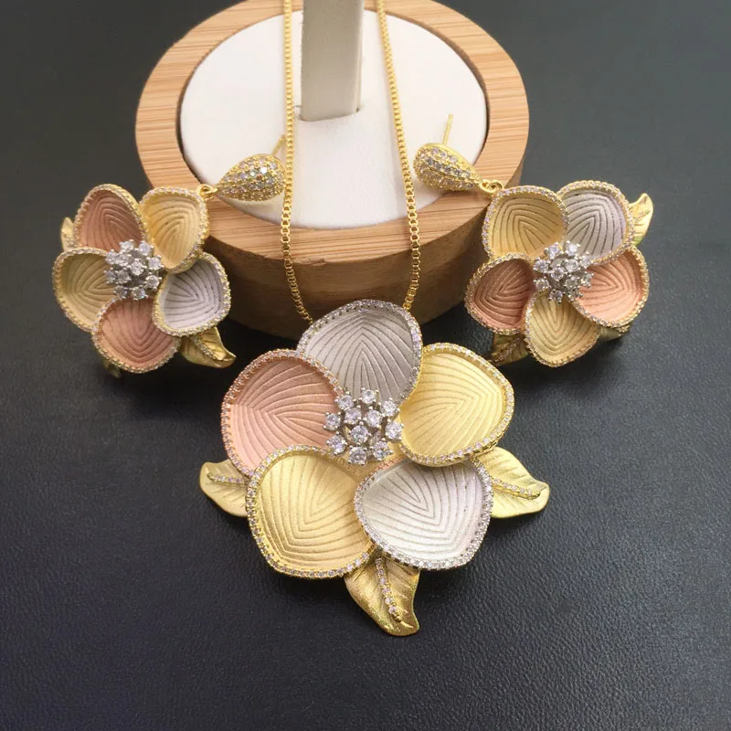 Lanyika Jewelry Elegant Winter Jasmine Zircon Inlay Sandblasting Plated necklace with earrings is perfect for banquets Gift | Украшения и