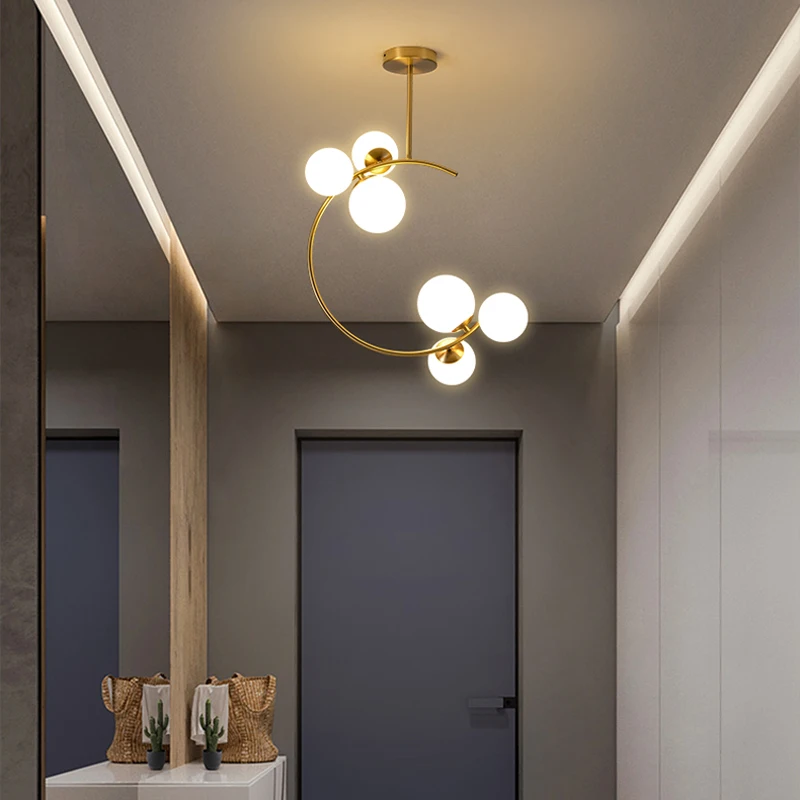 

Креативная светодиодный ная светодиодная люстра в скандинавском стиле, потолочный простой светильник в виде стеклянного шара золотого цве...