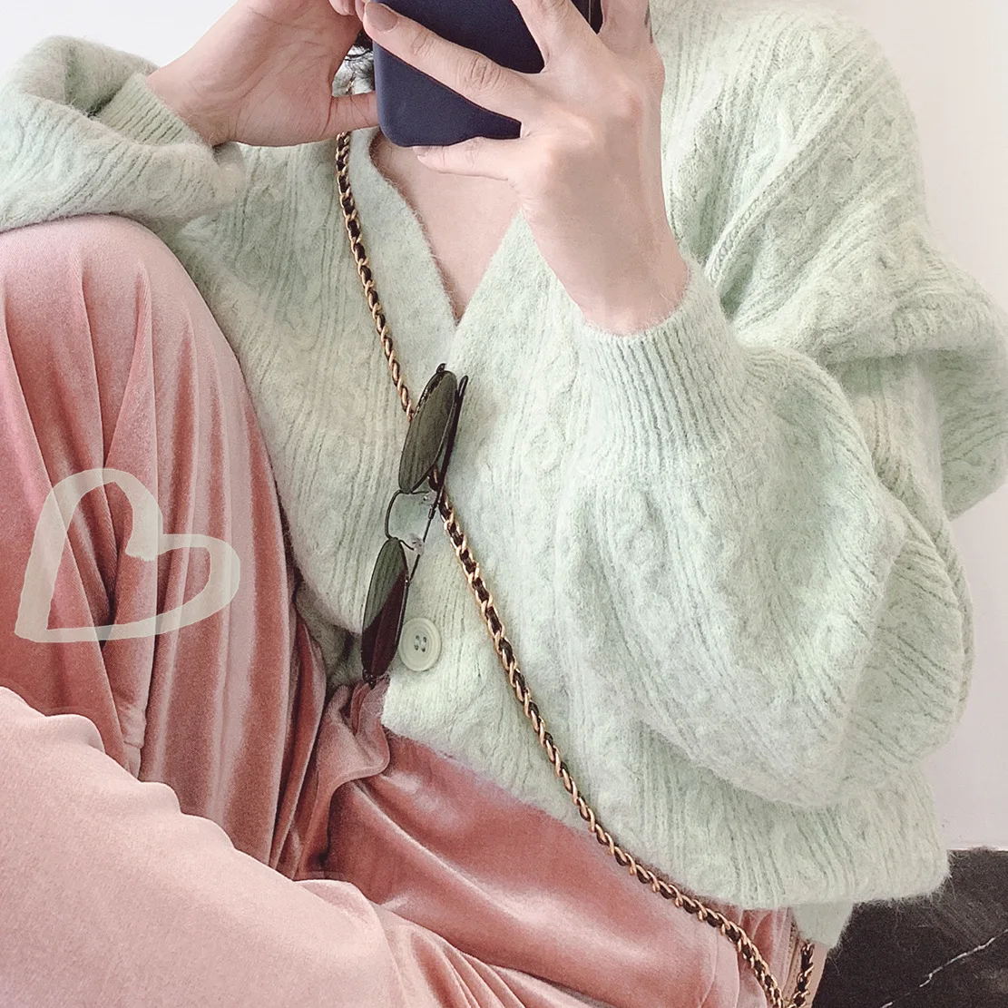 

2022 WomenSomber-toned Ladies Korea Rabbit Hair Blended Soft Waxy Lantern Sleeve v-neck Ladies Cardigan Type With Thick Sweater