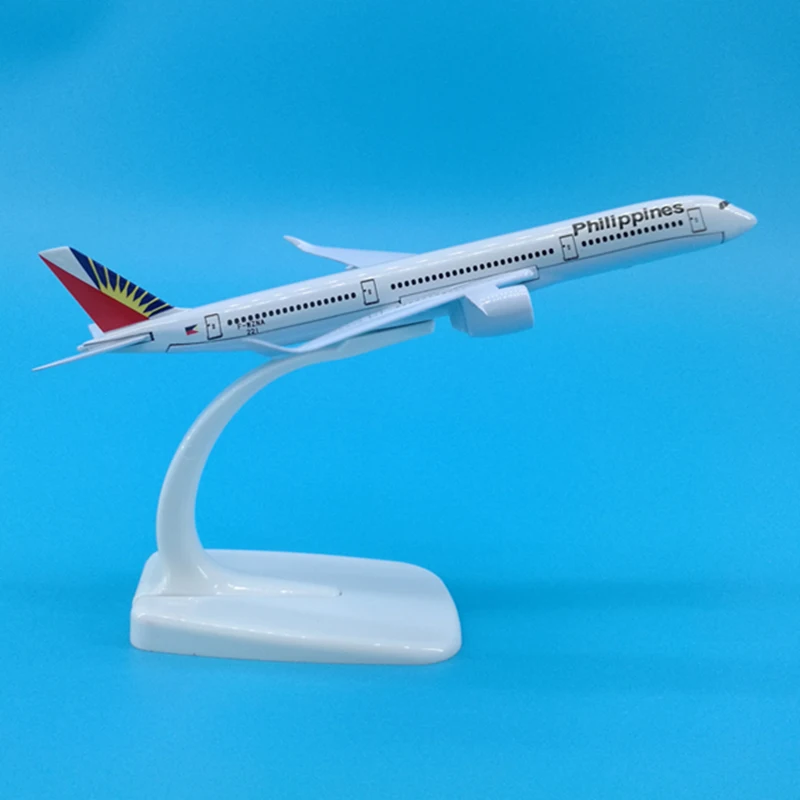 Модель самолета из сплава 16 см масштаб 1:400 | Игрушки и хобби