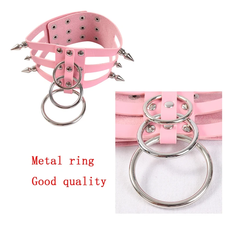 Женское кожаное колье-чокер с металлическими заклепками розовое ожерелье