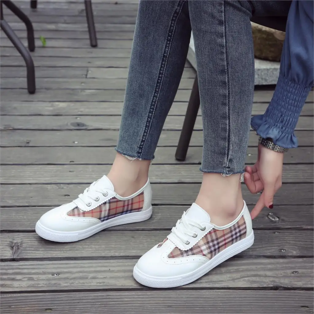 Женские дышащие кроссовки Новинка 2019 года модная повседневная обувь в клетку