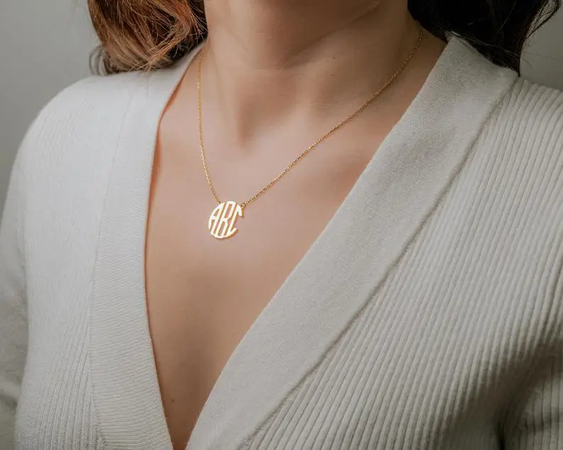 

Изящное ожерелье с монограммой, имя, ювелирные изделия, подарки подружек невесты, на заказ, имя, ожерелье, монограмма, инициалы, ожерелье, сва...