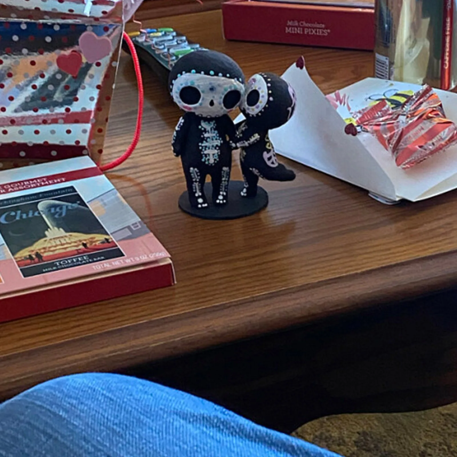 

Sugar skull statue Home Decoration Novelty Design Crafts Resin Sugar Skull Couple Statue kawaii Statue Skull Flower Resin Decor