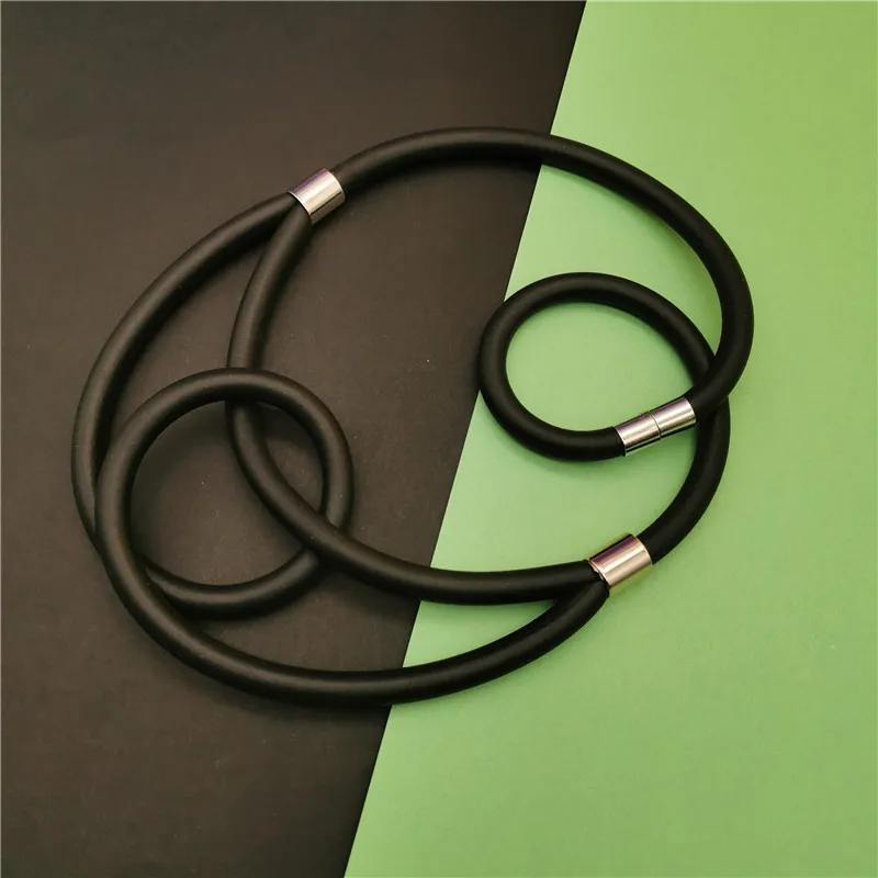 

Marliwoo NEW Handmade Statement Necklaces For Women Choker Necklace Rubber Jewelry Black Chian Short Sweater Chains Wedding Gift