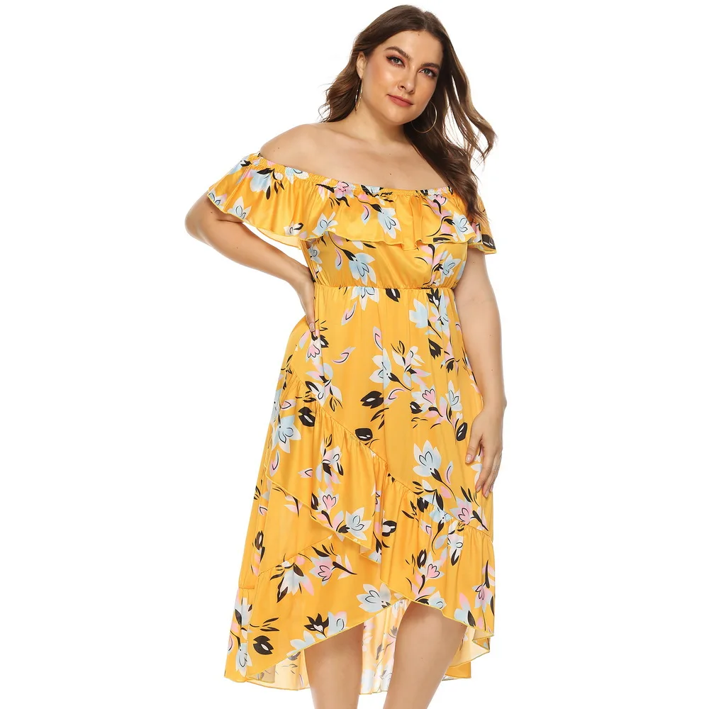 Женское летнее платье с принтом открытыми плечами и оборками размера плюс