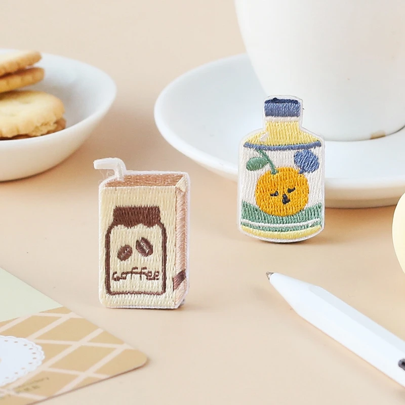 Вышитая наклейка на бутылку кофе молока оранжевого напитка миниатюрная тканевая
