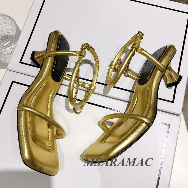 Босоножки женские на высоком каблуке большой квадратный носок металлическая