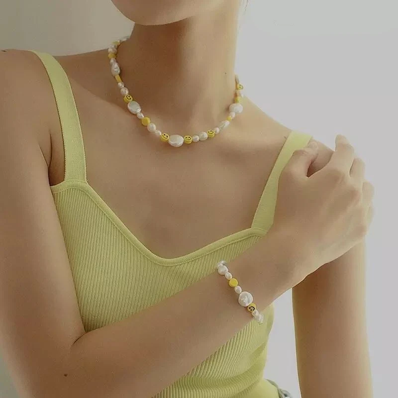 

Retro Bohemian Smiley Face Charm Choker Necklace for Woman Punk Irregular Imitation Pearl Clavicle Necklace Girls Summer Jewelry